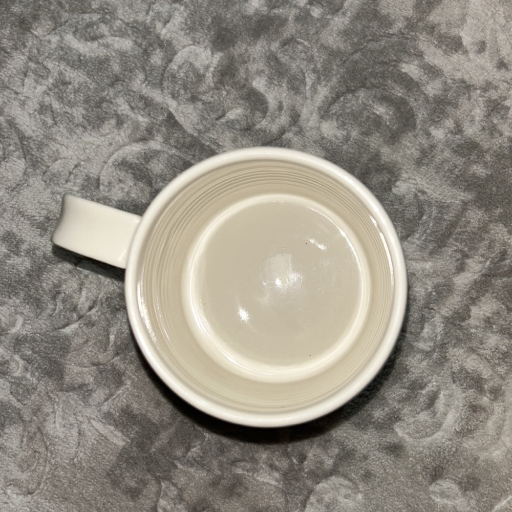 Beautiful L designed Mug - Picture 3 of 8